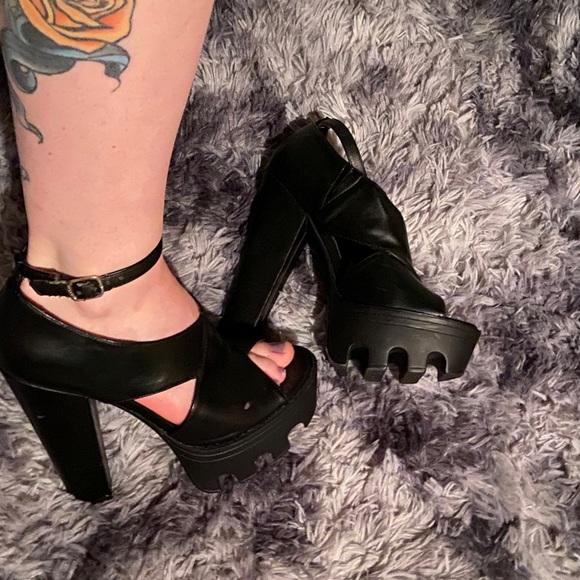 Peeptoe faux leather heels - Picture 2 of 3
